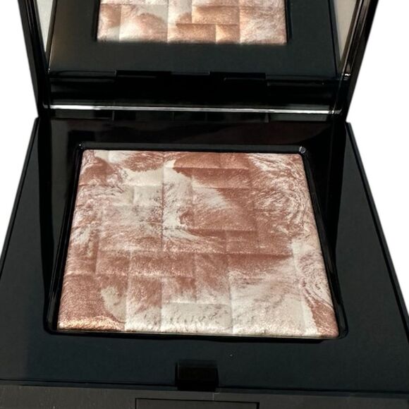 NEW Bobbi Brown Highlighting Powder NIB 0.28 oz/8g Pink Glow - Picture 3 of 7